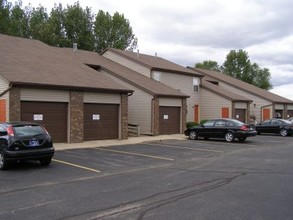 Mallard and HI-TEC Apartments in Plymouth, IN - Foto de edificio - Building Photo