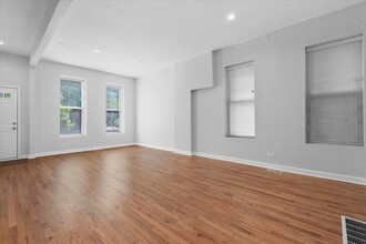 858 N Paulina St, Unit 1 in Chicago, IL - Foto de edificio - Building Photo