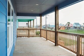 528 Thunder Rd in Surfside Beach, TX - Building Photo - Building Photo