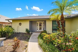 4814 Country Oaks Blvd in Sarasota, FL - Building Photo - Building Photo