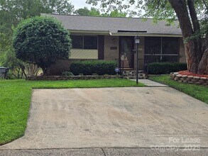 5027 Malibu Dr in Charlotte, NC - Building Photo - Building Photo
