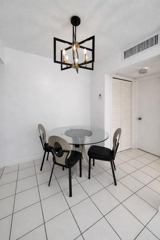 623 NE 2nd St in Hallandale Beach, FL - Building Photo - Building Photo