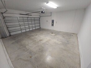 10366 Scarlet Skimmer Dr in Riverview, FL - Building Photo - Building Photo