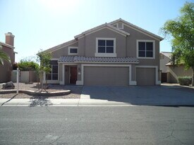 687 S Sahuaro Dr in Gilbert, AZ - Building Photo