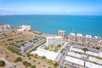 4600 Ocean Dr, Unit 203 in Corpus Christi, TX - Building Photo - Building Photo