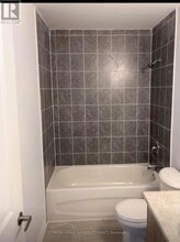 7360 Sandy Rdg Cmn in Niagara Falls, ON - Building Photo - Building Photo