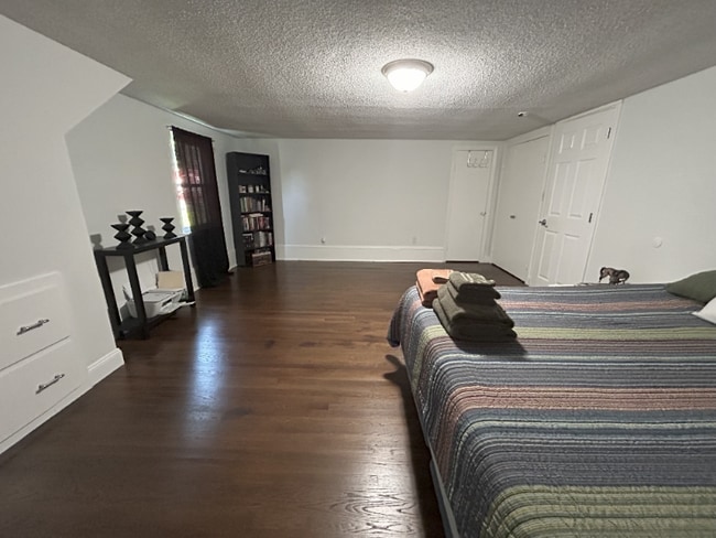 27 Cedar St