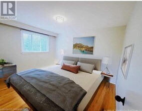 1269 Montclair Dr in Oakville, ON - Building Photo - Building Photo