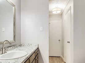 2324 Kingsford Ct in Arlington, TX - Building Photo