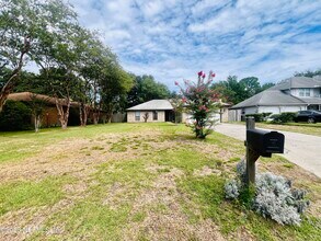 8456 Bandera Cir W in Jacksonville, FL - Building Photo - Building Photo