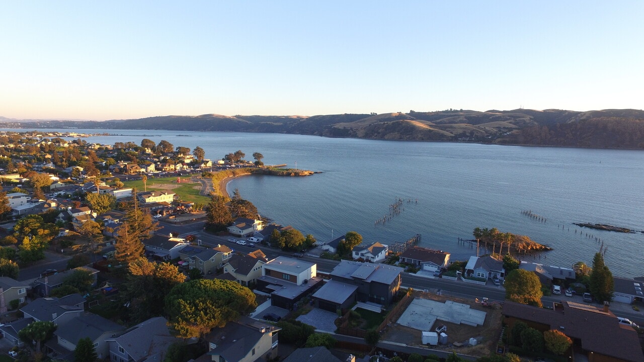 1073 W L St in Benicia, CA - Foto de edificio