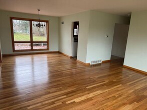 2527 Wickliffe Rd in Columbus, OH - Building Photo - Building Photo