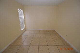 90 Parrish Ln in Las Vegas, NV - Building Photo - Building Photo