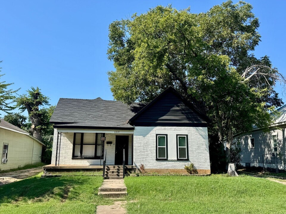 1313 Clinton Ave in Fort Worth, TX - Building Photo