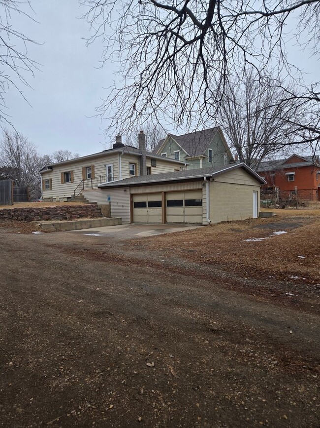 721 W 2nd Ave in Mitchell, SD - Building Photo - Building Photo