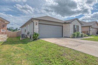 204 Rockbridge Dr in Huntsville, TX - Building Photo - Building Photo