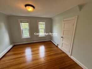 42 Holyoke Rd, Unit 2 in Somerville, MA - Building Photo - Building Photo