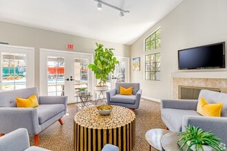 La Serena Apartments in San Diego, CA - Building Photo - Building Photo