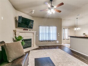 517 Apple Tree Ln in Moore, OK - Building Photo - Building Photo