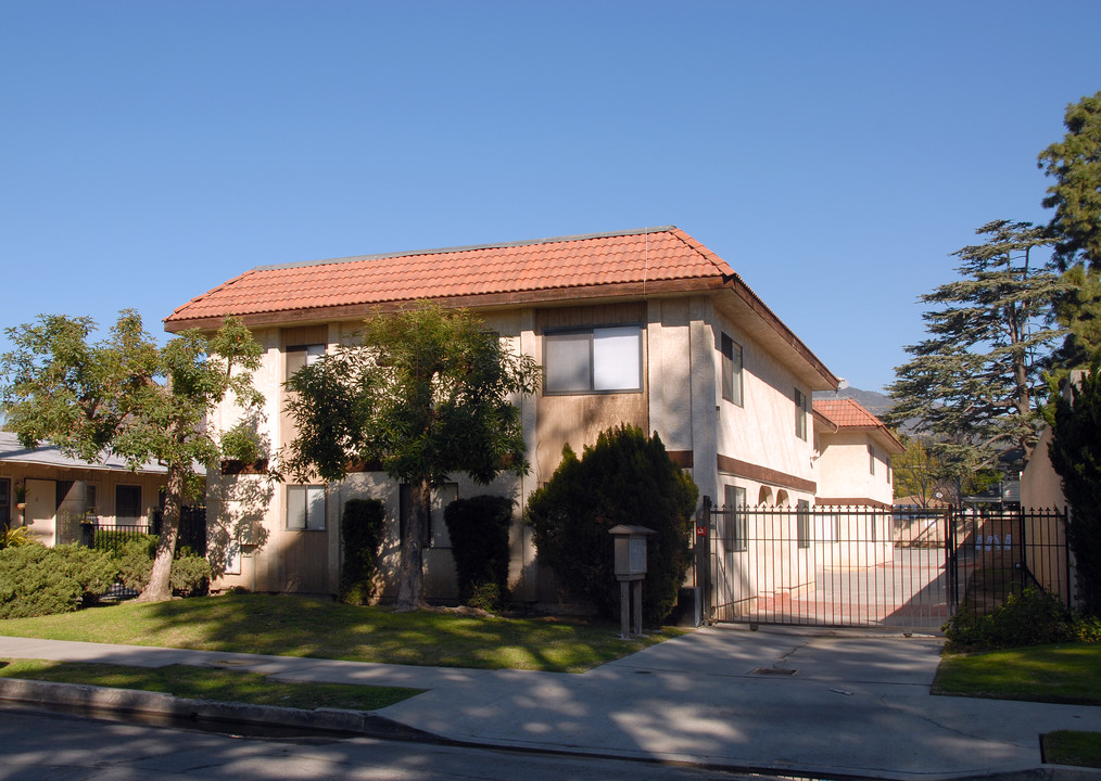 905 W Walnut Ave in Monrovia, CA - Building Photo