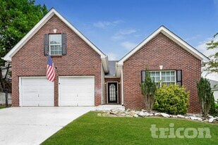 3596 Caseys Cove in Ellenwood, GA - Building Photo