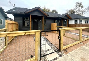 407 Winnie St in Houston, TX - Building Photo