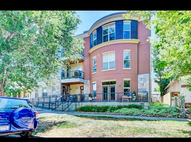 2422 Tremont Pl, Unit #102 in Denver, CO - Building Photo - Building Photo