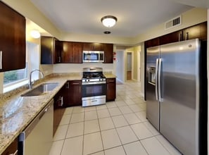 3721 Wisconsin Ave in Berwyn, IL - Foto de edificio - Building Photo