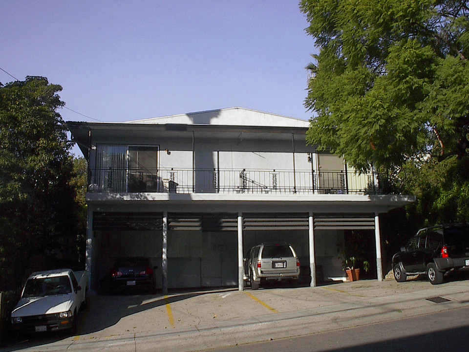 1219 Larrabee St in West Hollywood, CA - Building Photo