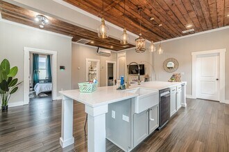 1022 Nolan St in San Antonio, TX - Building Photo - Building Photo