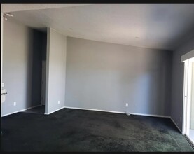 2560 Avenida Del Vista in Corona, CA - Foto de edificio - Building Photo