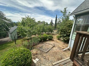 1699 NE Foothill Blvd in Grants Pass, OR - Building Photo - Building Photo