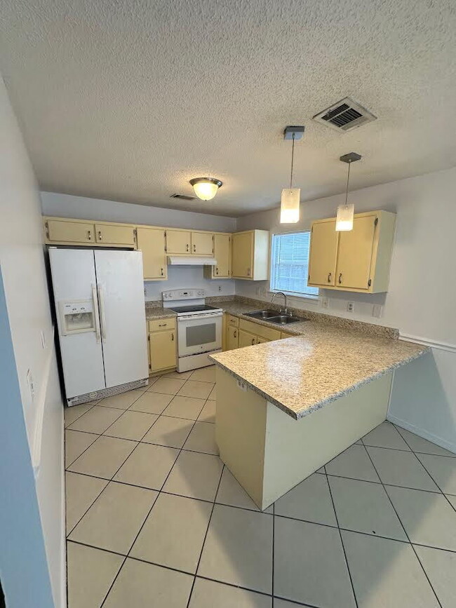 934 Emily Cir in Fort Walton Beach, FL - Building Photo - Building Photo