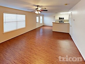 8227 Radial Ct in Rosharon, TX - Foto de edificio - Building Photo