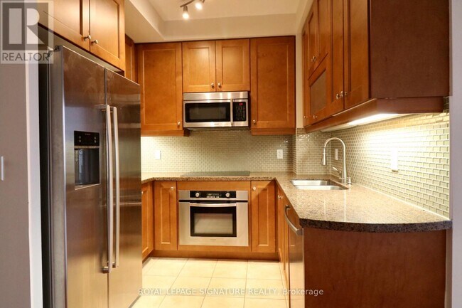 35 Balmuto St in Toronto, ON - Building Photo - Building Photo