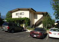 Tori Apartments in Santa Barbara, CA - Foto de edificio - Building Photo