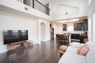 16104 Travesia Way in Austin, TX - Foto de edificio - Building Photo