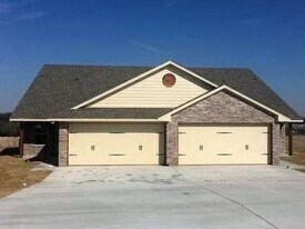 3108 Weave Ct in Granbury, TX - Building Photo