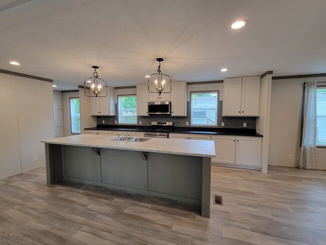 5296 Commander Ct in Algonac, MI - Building Photo - Building Photo