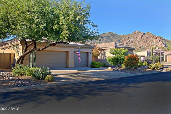 6884 E Amber Sun Dr in Scottsdale, AZ - Foto de edificio - Building Photo