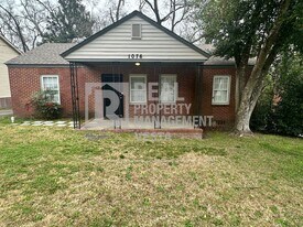 1076 Carlisle Ave in Macon, GA - Building Photo