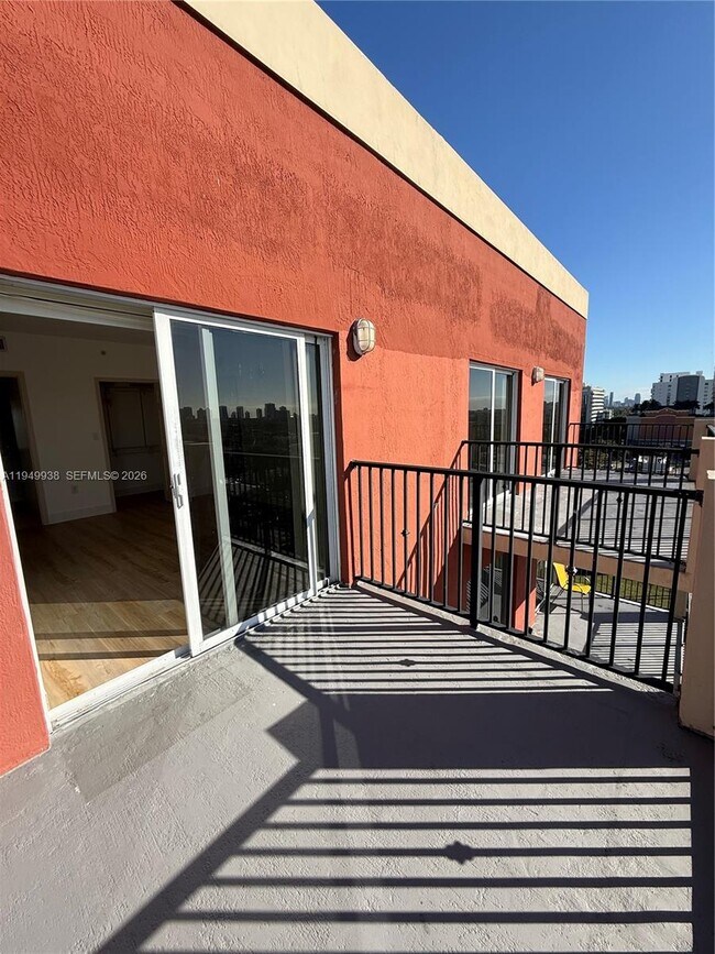 3410 Coral Wy in Miami, FL - Building Photo - Building Photo