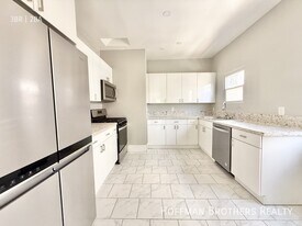 321 S Reeves Dr in Beverly Hills, CA - Building Photo