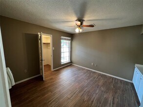 6010 Hoover St in Houston, TX - Building Photo - Building Photo