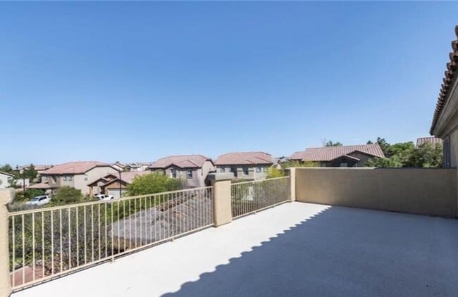 592 Okehampton Ct in Las Vegas, NV - Building Photo - Building Photo
