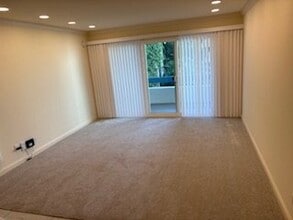 3840 Howe St, Unit 207 in Oakland, CA - Foto de edificio - Building Photo