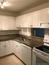 10411 N Kendall Dr-Unit -B-105 in Miami, FL - Building Photo - Building Photo
