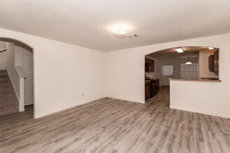 5735 Post Oak Manor Dr in Houston, TX - Building Photo - Building Photo