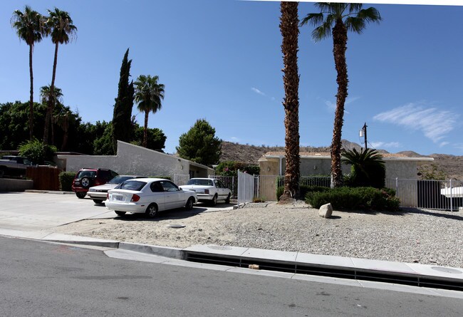 37273 Bankside Dr in Cathedral City, CA - Foto de edificio - Building Photo