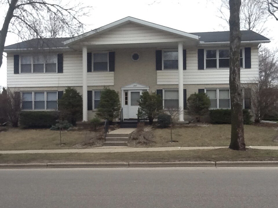 2917 Todd Dr, Unit # 2 in Madison, WI - Building Photo